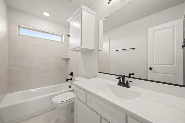 $428,553 | 226 Maybank Street, Glenn Heights, TX 75154