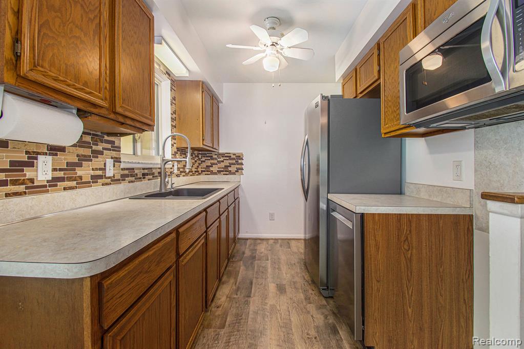 5749 Crandall Road Howell, MI 48855 - Photo 6 of 34