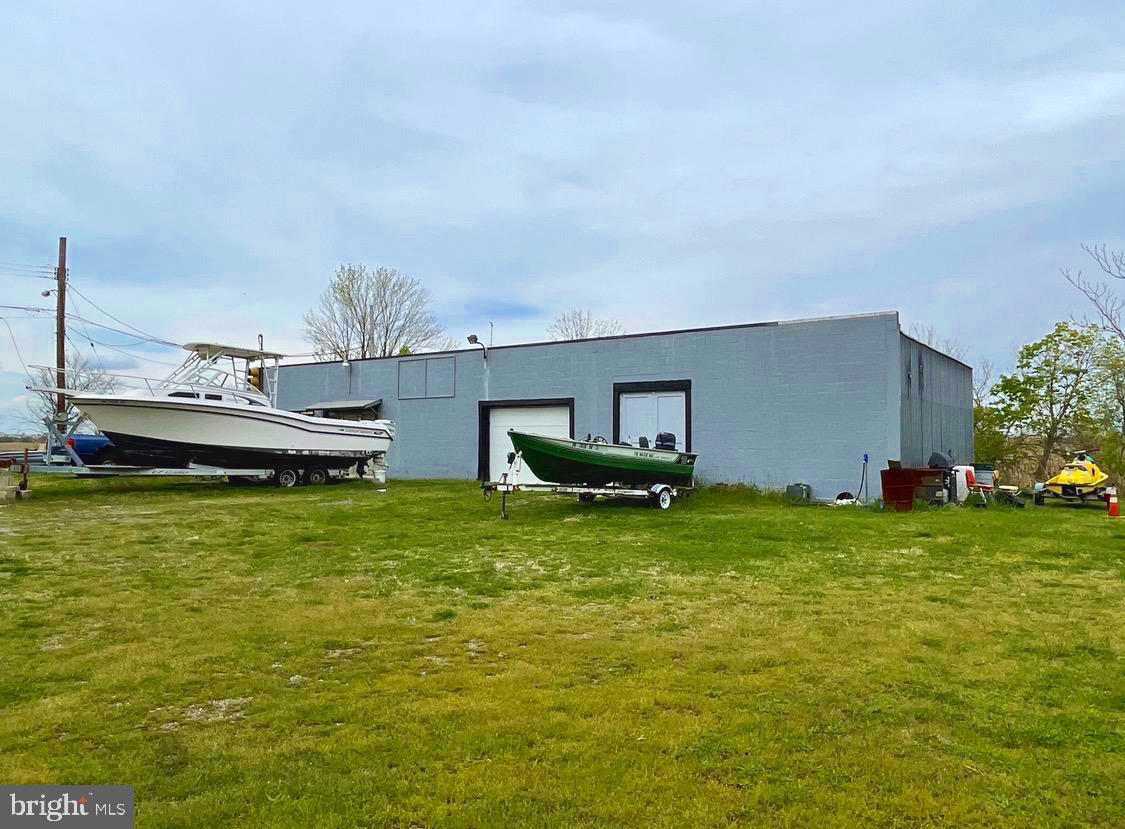47 East Mill Street Pedricktown, NJ 08067 - Photo 7 of 8 a backyard of a house with table and chairs