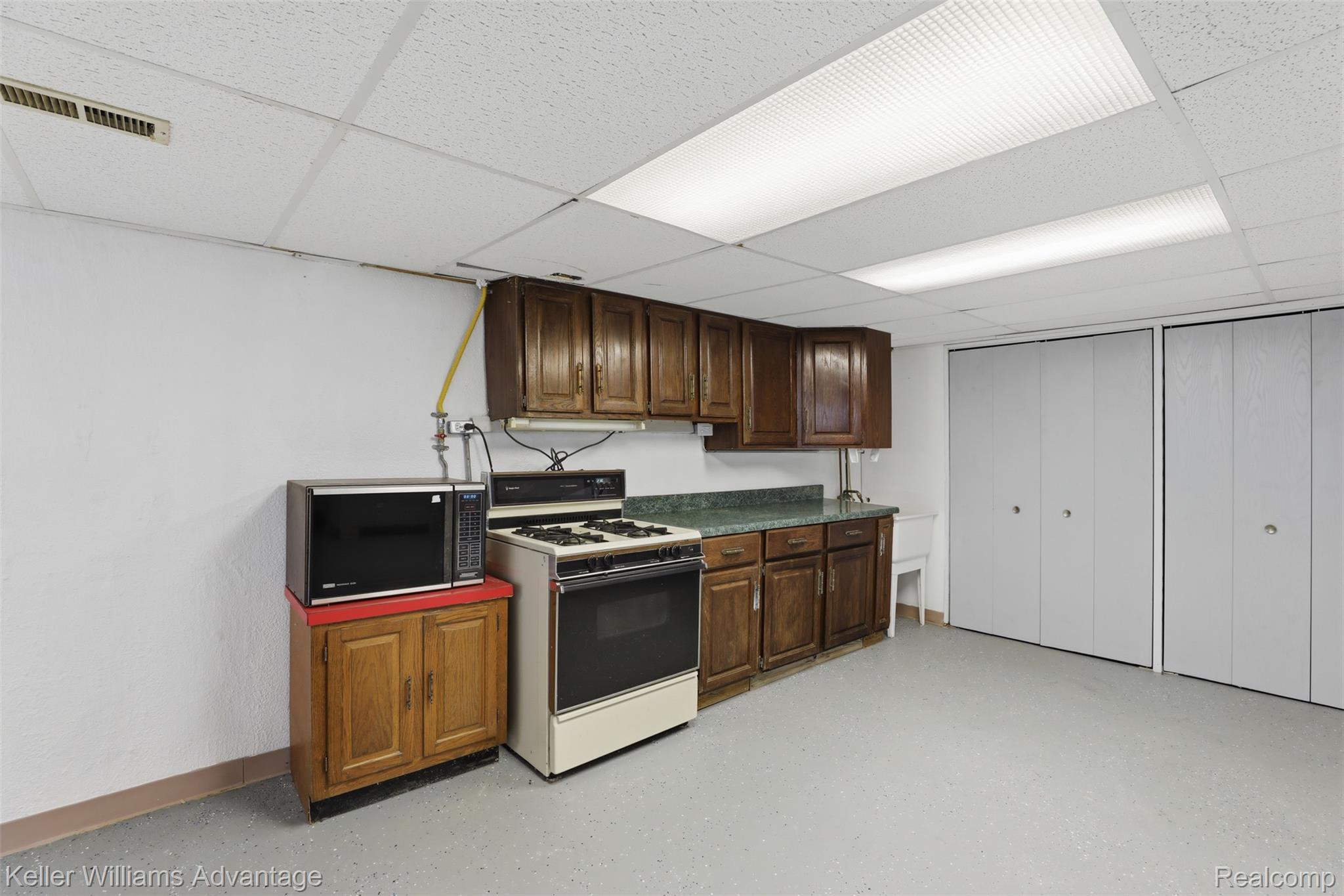 28800 Sibley Road Romulus, MI 48174 - Photo 35 of 60 40_28800 sibley rd-37.jpg