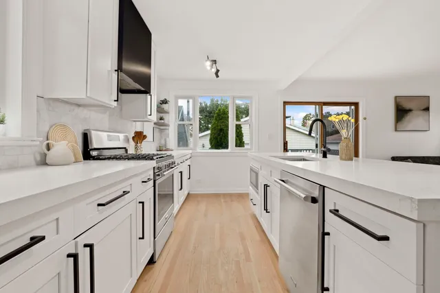 $649,900 | 5828 North Melvina Avenue, Chicago, IL 60646