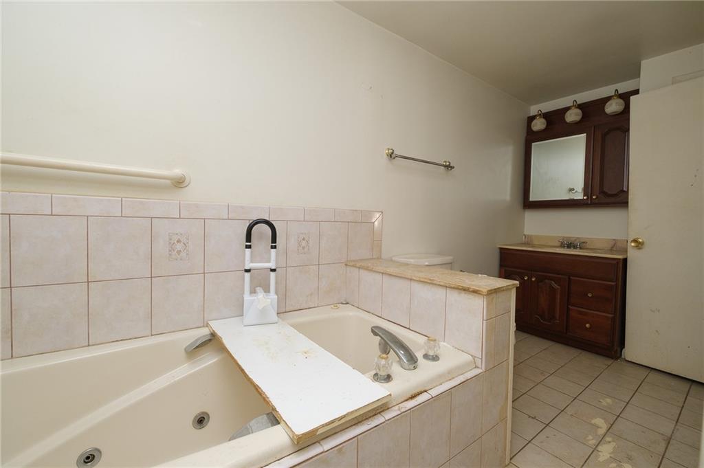 301 Greenlee Road Pittsburgh, PA 15227 - Photo 16 of 25 Gallery Image 16