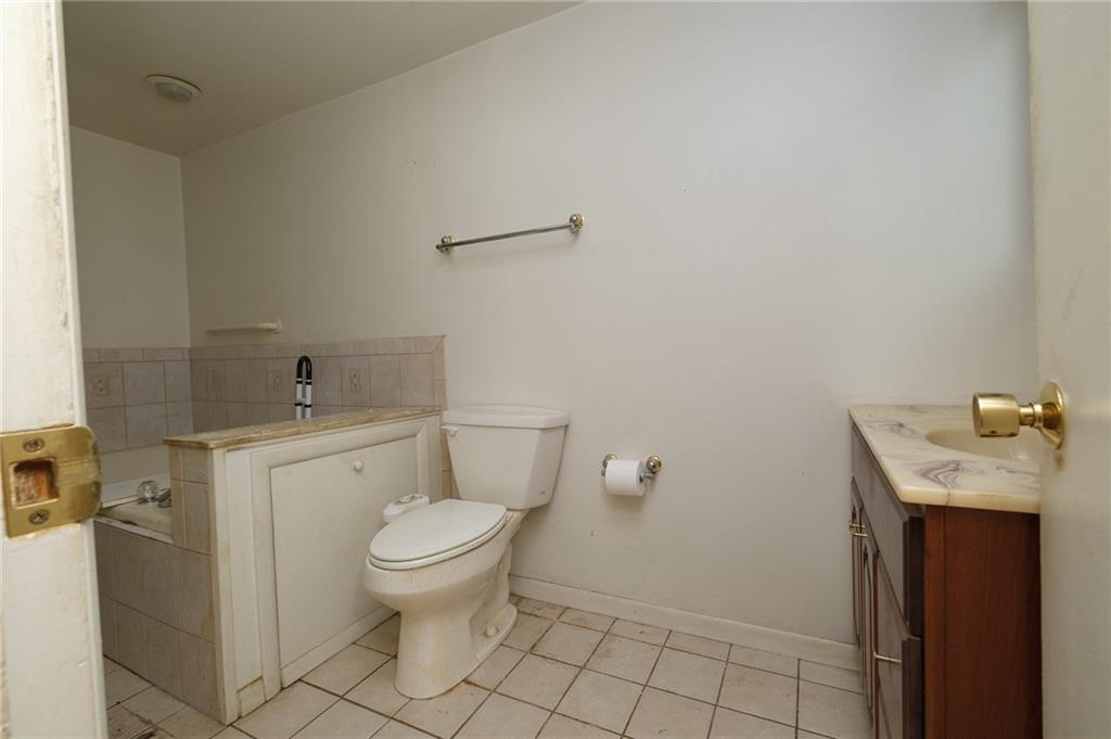 301 Greenlee Road Pittsburgh, PA 15227 - Photo 17 of 25 Gallery Image 17