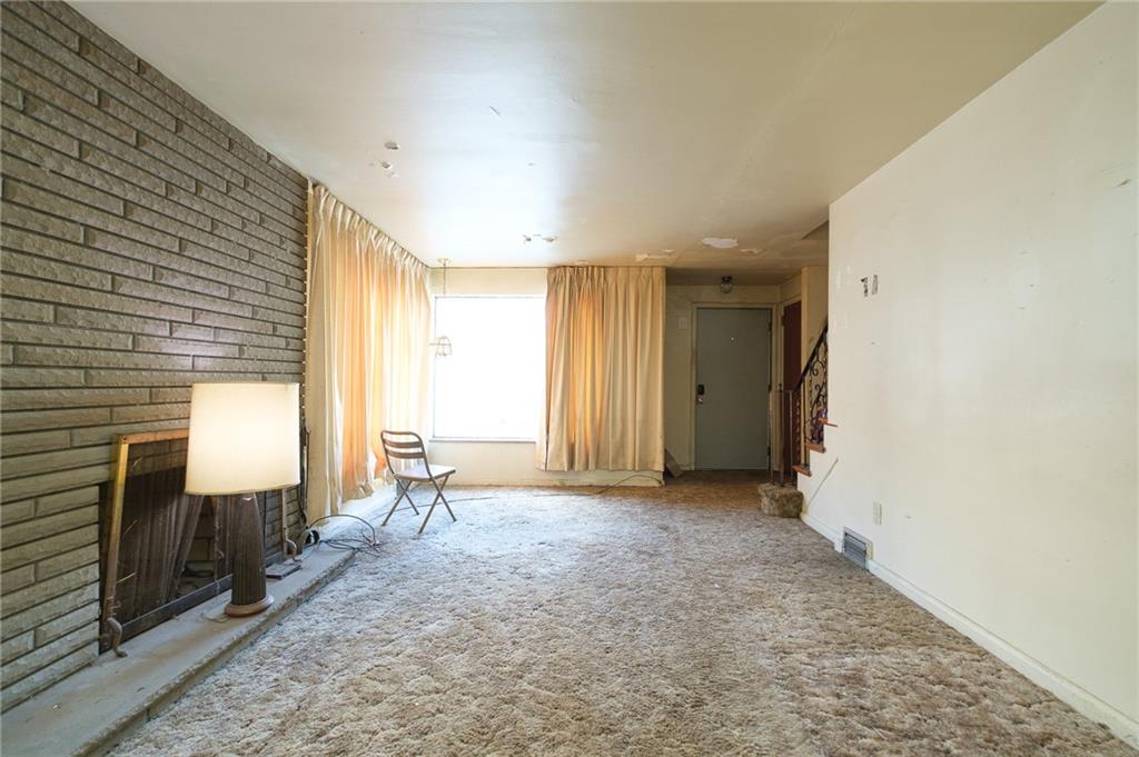 301 Greenlee Road Pittsburgh, PA 15227 - Photo 2 of 25 Gallery Image 2