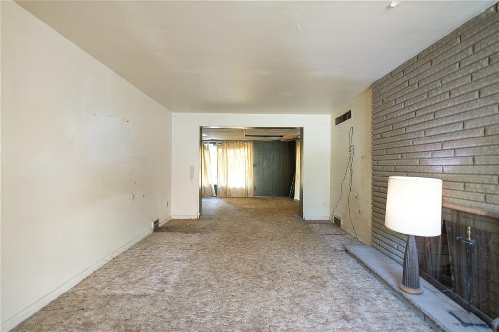 301 Greenlee Road Pittsburgh, PA 15227 - Photo 3 of 25 Gallery Image 3