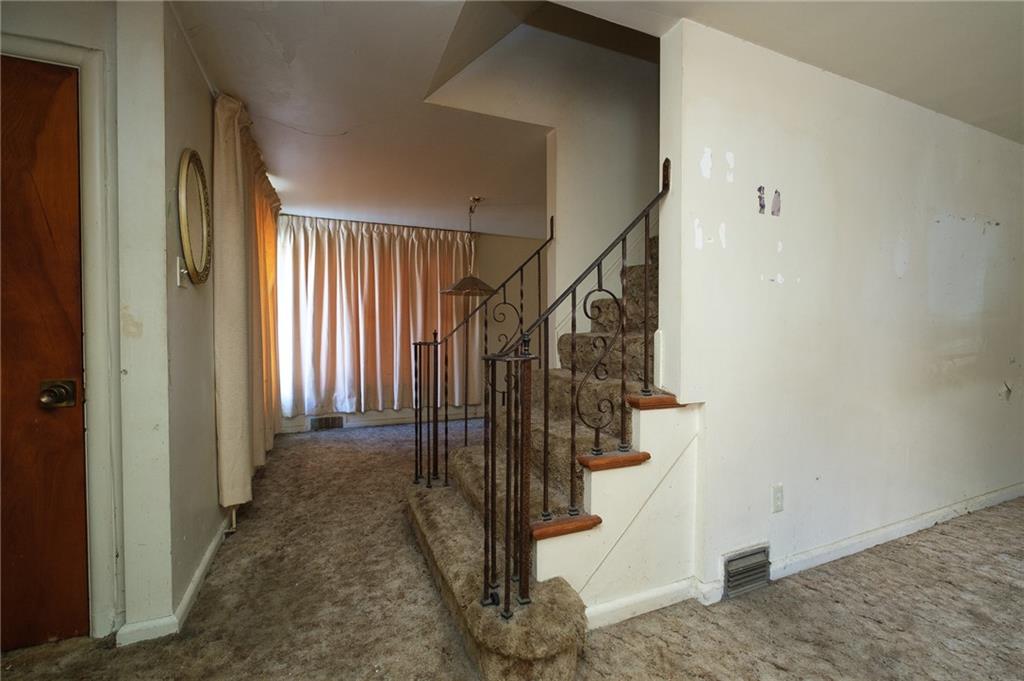 301 Greenlee Road Pittsburgh, PA 15227 - Photo 7 of 25 Gallery Image 7