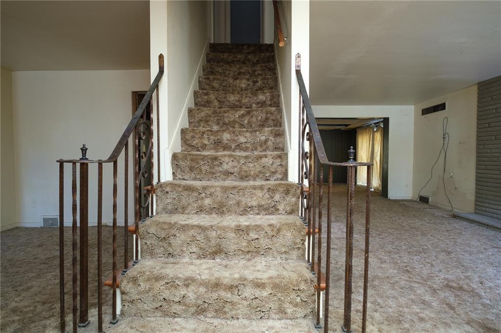 301 Greenlee Road Pittsburgh, PA 15227 - Photo 10 of 25 Gallery Image 10