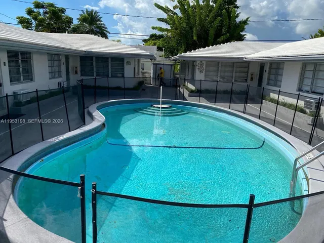 $2,100 | 724 Northeast 6th Street, Unit 9, Hallandale Beach, FL 33009