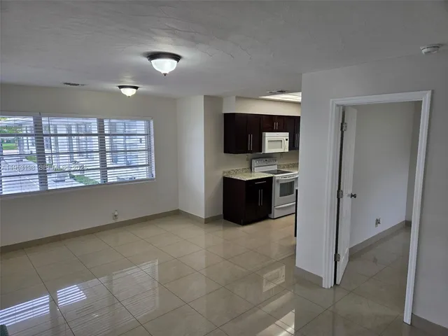 $2,100 | 724 Northeast 6th Street, Unit 9, Hallandale Beach, FL 33009