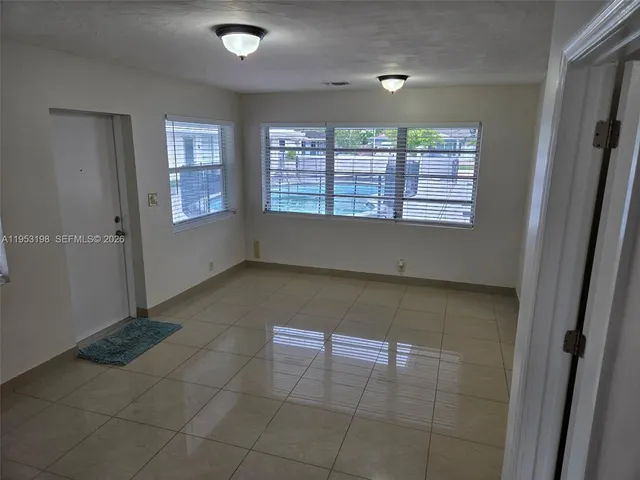 $2,100 | 724 Northeast 6th Street, Unit 9, Hallandale Beach, FL 33009