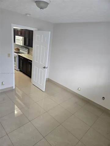 $2,100 | 724 Northeast 6th Street, Unit 9, Hallandale Beach, FL 33009
