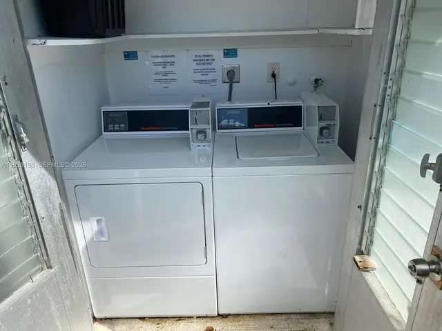 $2,100 | 724 Northeast 6th Street, Unit 9, Hallandale Beach, FL 33009