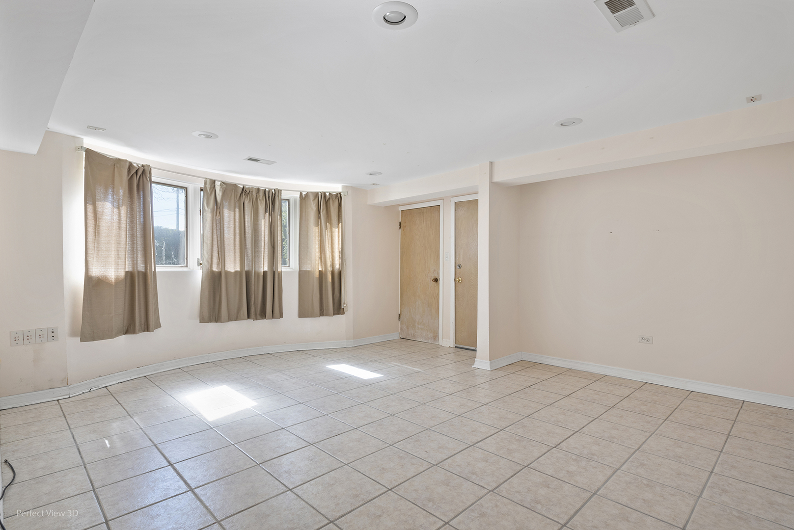 1121 North Northwest Highway Park Ridge, IL 60068 - Photo 21 of 26 a view of an empty room with window