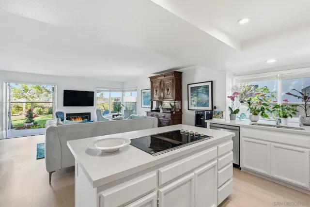 $1,950,000 | 3626 Lorimer Lane, Encinitas, CA 92024