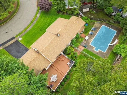 $725,000 | 7 Meadow Court, Midland Park, NJ 07432