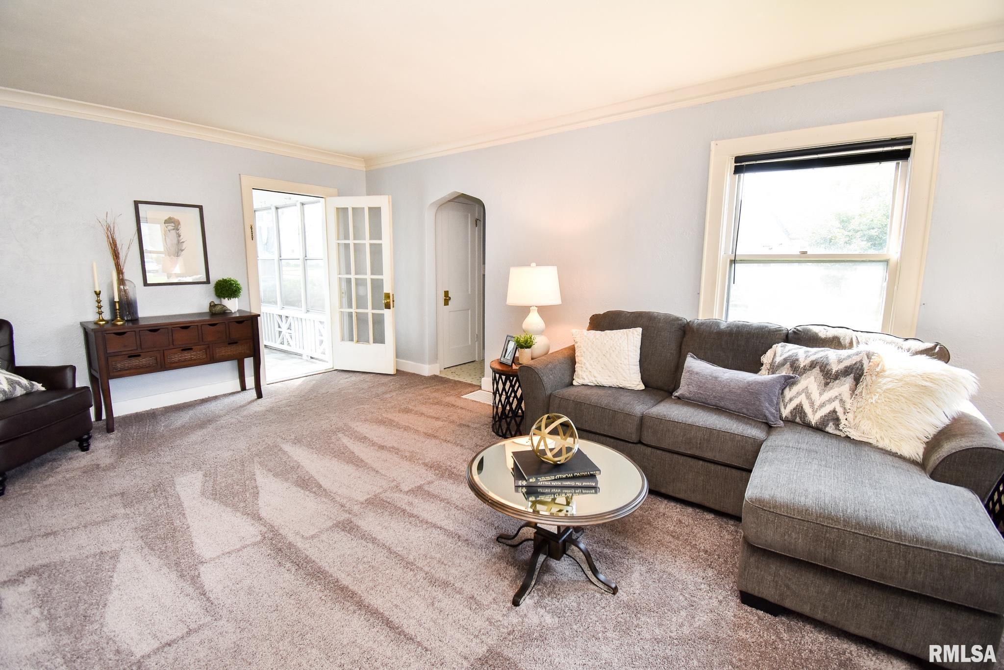 1413 West Circle Road Peoria, IL 61604 - Photo 3 of 38 Gallery Image 3