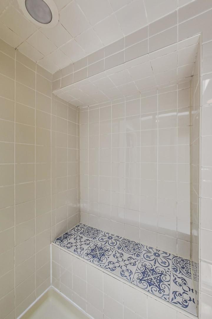 504 Illinois Road Wilmette, IL 60091 - Photo 24 of 43 a bathroom with a shower