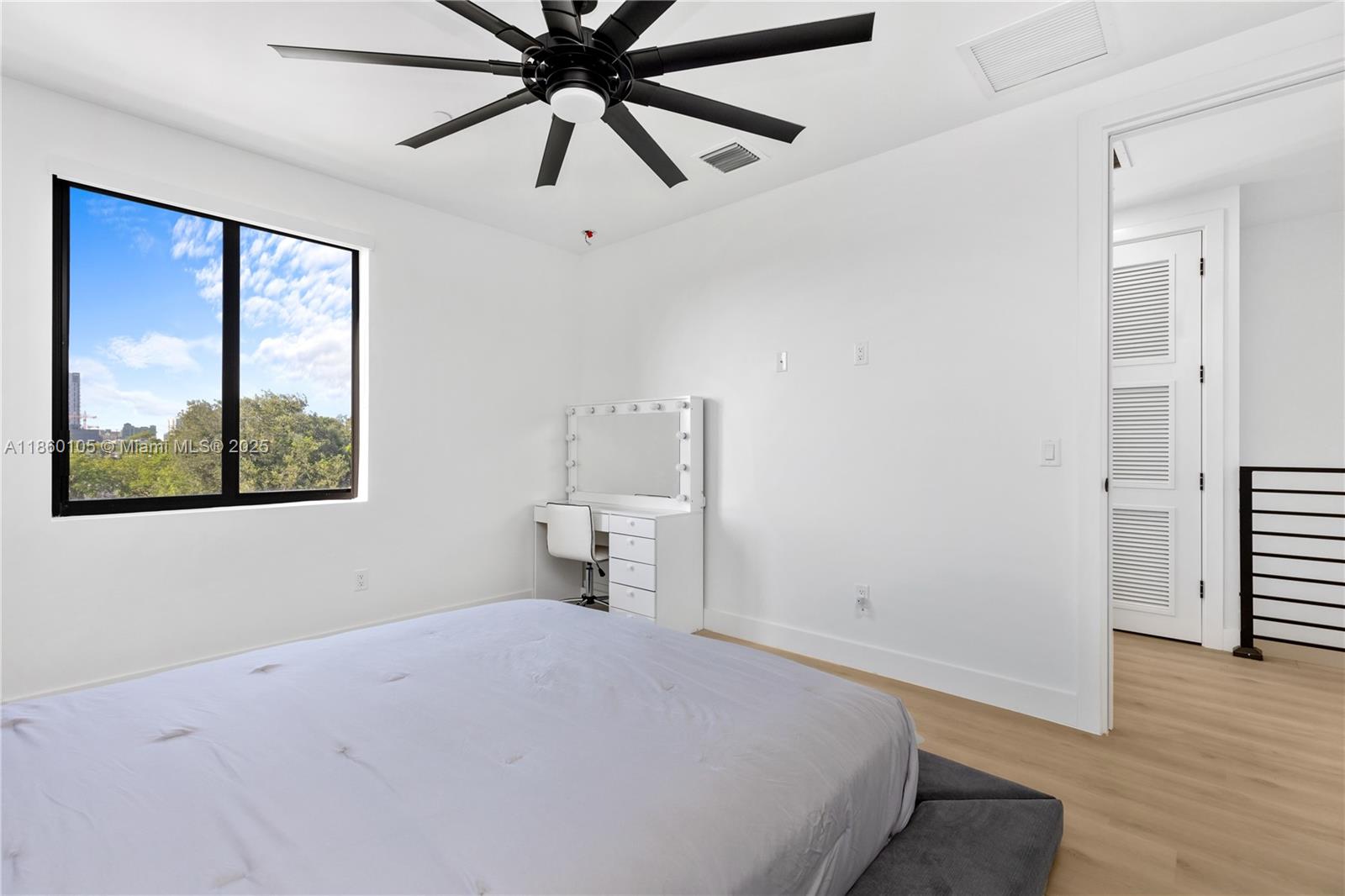 436 Southeast 12th Court Fort Lauderdale, FL 33316 - Photo 11 of 34 a bedroom with a bed and a painting on the wall