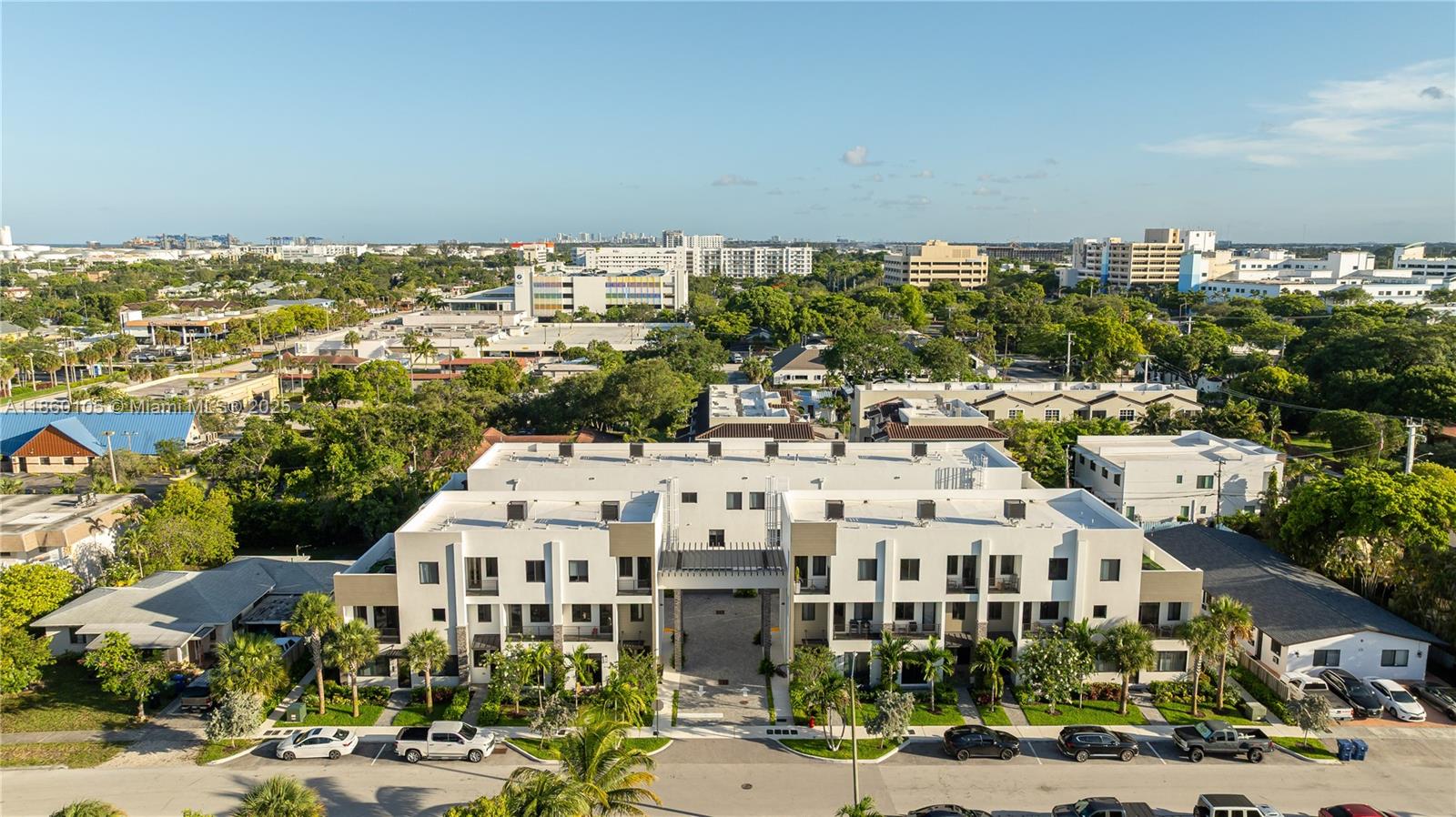 436 Southeast 12th Court Fort Lauderdale, FL 33316 - Photo 30 of 34 a view of city with tall buildings