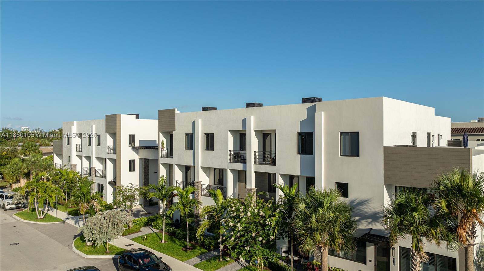 436 Southeast 12th Court Fort Lauderdale, FL 33316 - Photo 5 of 34 a view of a building with a yard