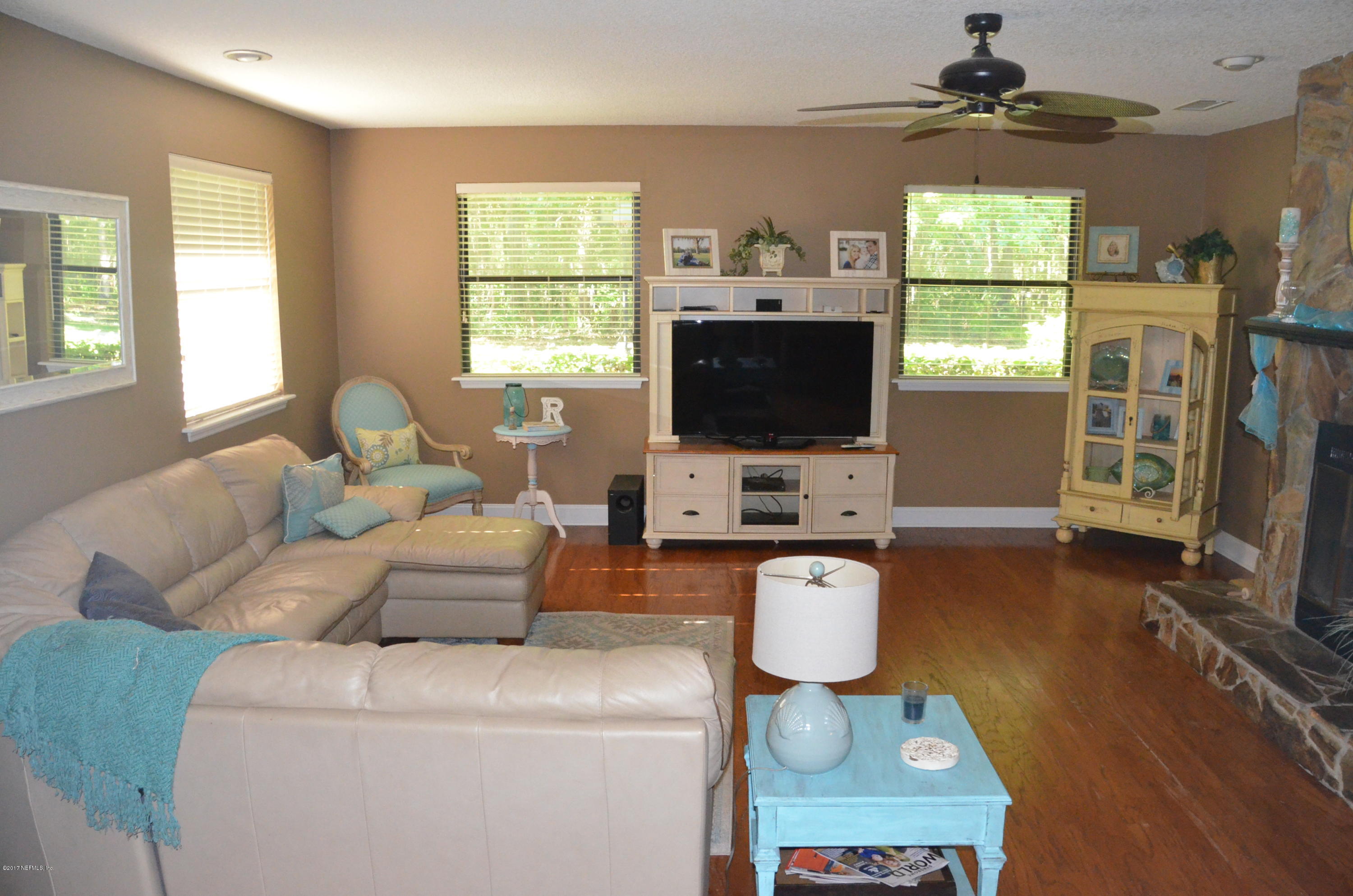 11401 Simmons Road Jacksonville, FL 32218 - Photo 11 of 17 Livingroom