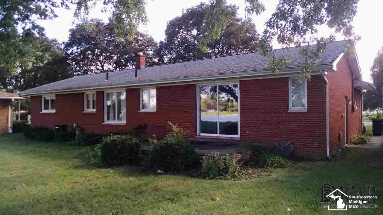 1850 Riviera Drive Monroe, MI 48161 - Photo 16 of 17 21300815-15.JPG