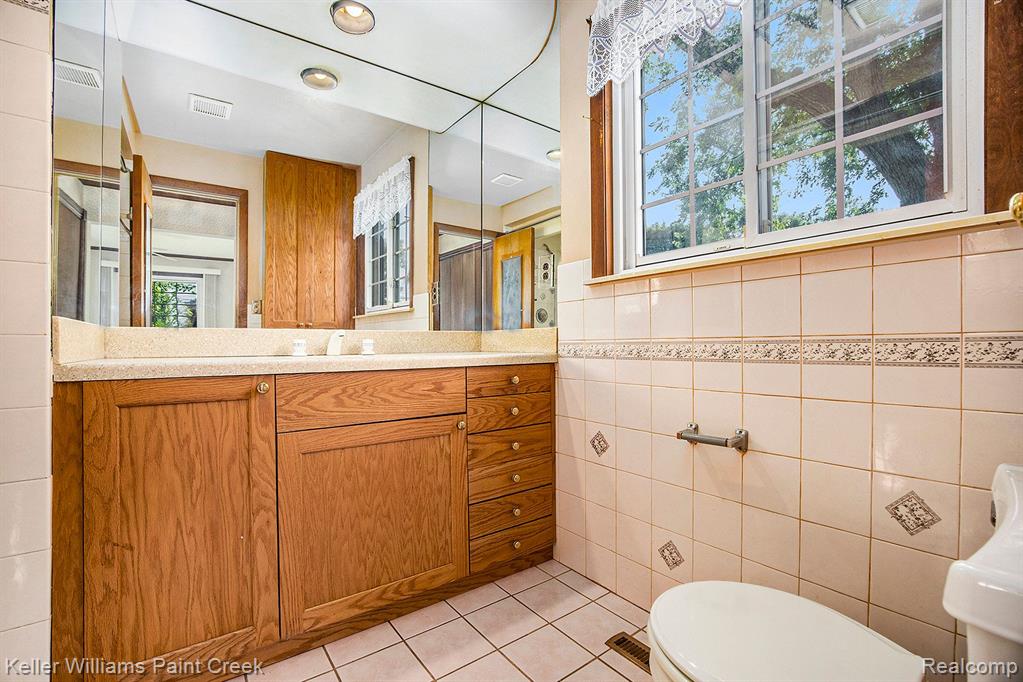 3021 Avon Manor Road Rochester Hills, MI 48307 - Photo 10 of 36