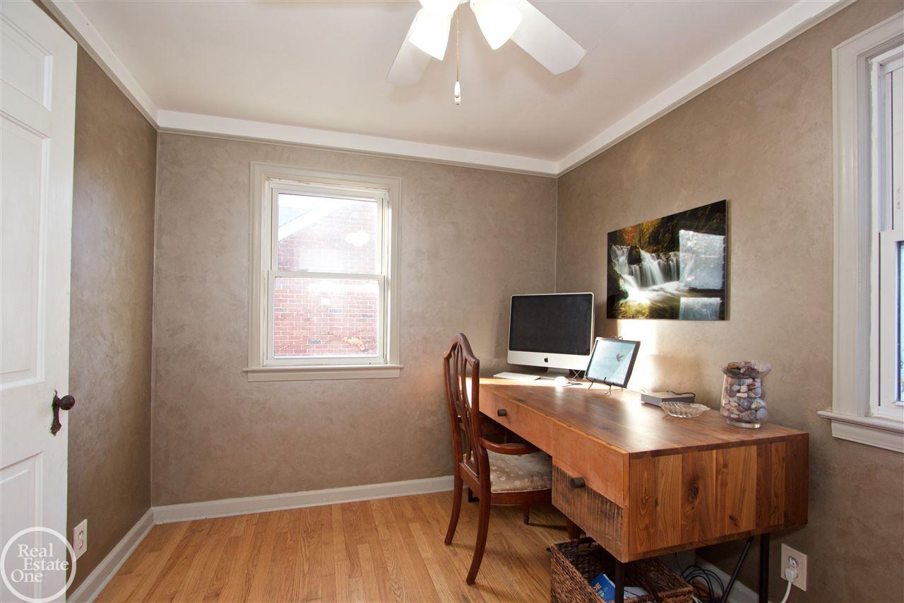 1760 Hampton Road Grosse Pointe, MI 48236 - Photo 34 of 51 31334768-33.JPG