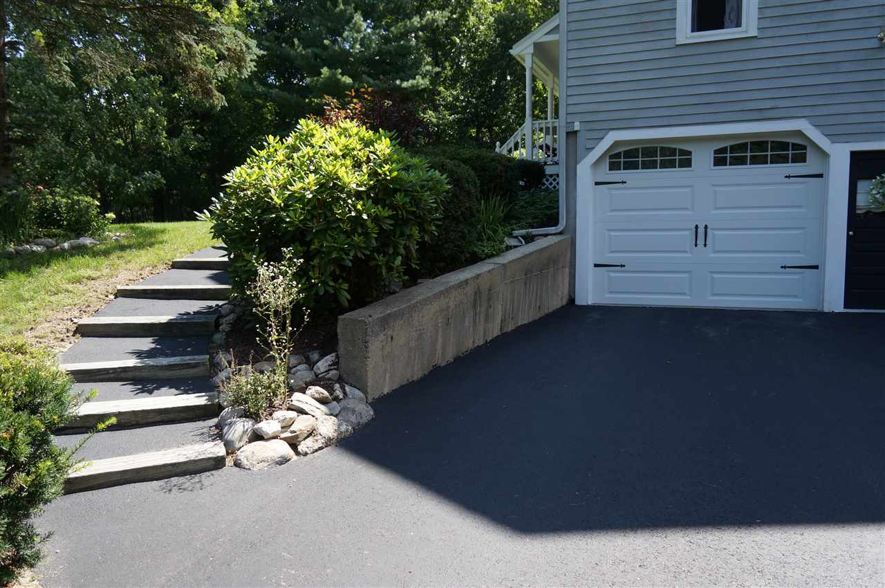 27 Lawson Farm Road Londonderry, NH 03053 - Photo 5 of 40