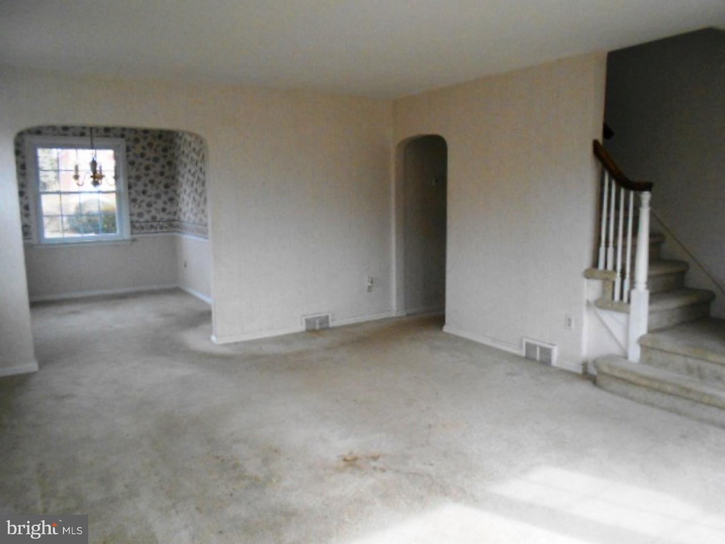 349 Larchwood Road Springfield, PA 19064 - Photo 4 of 16 Living Room