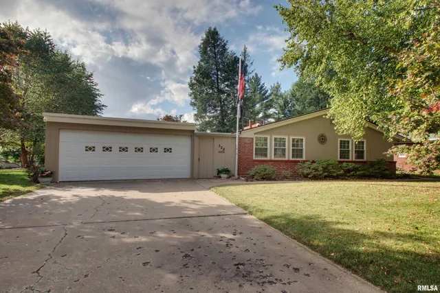 $289,900 | 328 Lincoln Hill Northwest, Quincy, IL 62301