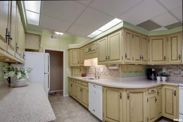 $287,500 | 328 Lincoln Hill Northwest, Quincy, IL 62301