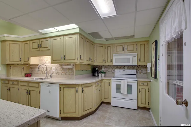 $287,500 | 328 Lincoln Hill Northwest, Quincy, IL 62301