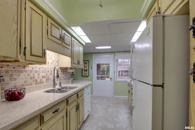 $287,500 | 328 Lincoln Hill Northwest, Quincy, IL 62301