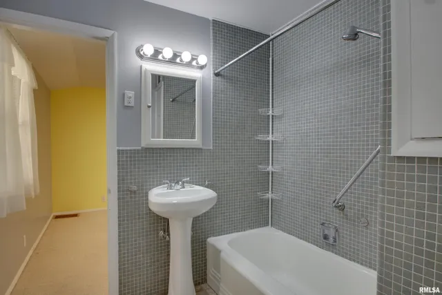 $289,900 | 328 Lincoln Hill Northwest, Quincy, IL 62301