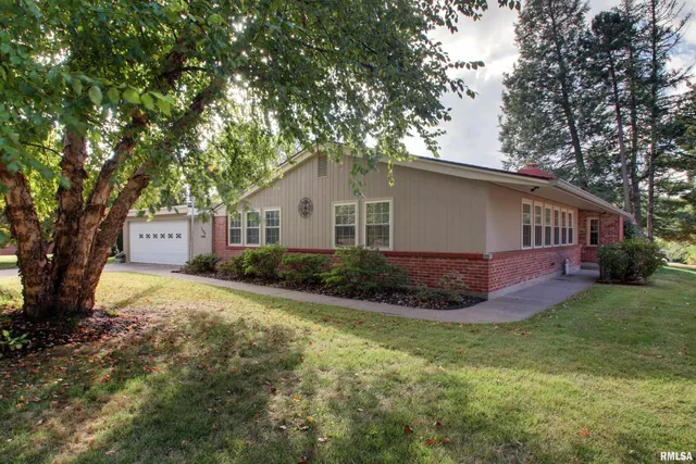 $289,900 | 328 Lincoln Hill Northwest, Quincy, IL 62301