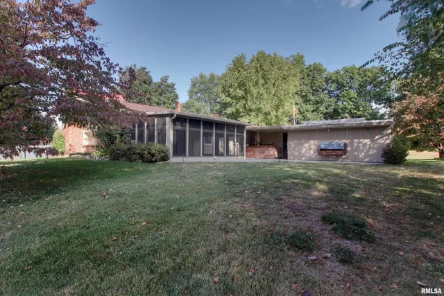 $289,900 | 328 Lincoln Hill Northwest, Quincy, IL 62301