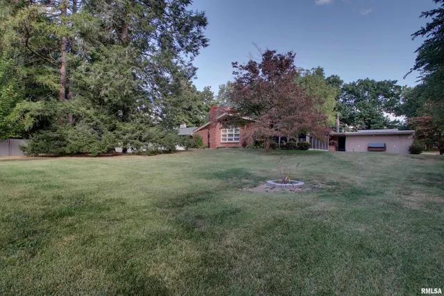 $287,500 | 328 Lincoln Hill Northwest, Quincy, IL 62301