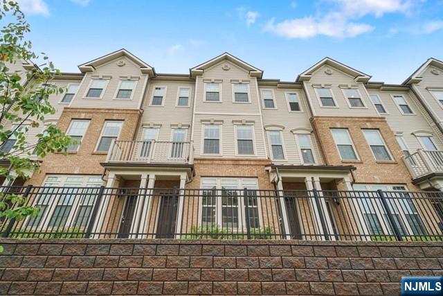 54 Arnold Drive Wood-Ridge, NJ 07075 - Photo 2 of 40