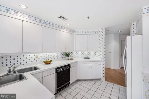 $325,000 | 3704 North Charles Street, Unit 303, Baltimore, MD 21218