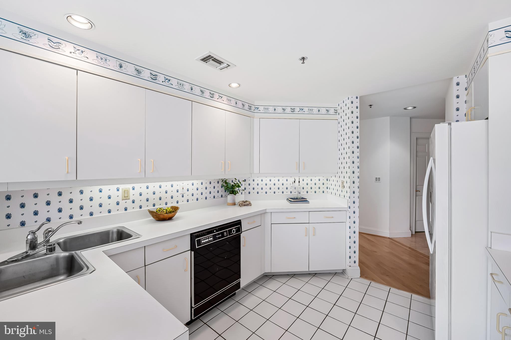 3704 North Charles Street, Unit 303 Baltimore, MD 21218 - Photo 19 of 49