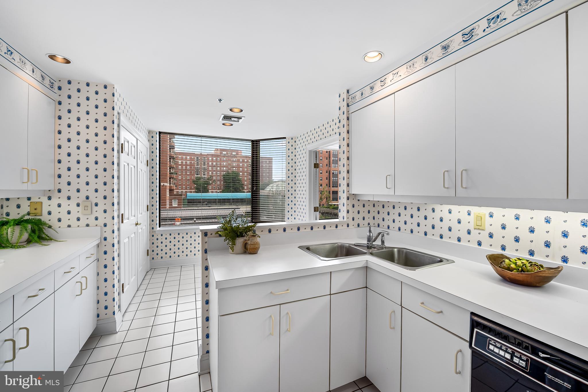 3704 North Charles Street, Unit 303 Baltimore, MD 21218 - Photo 23 of 49