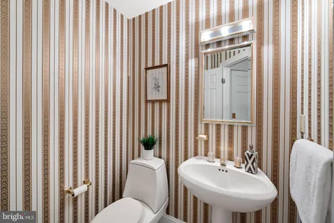 $325,000 | 3704 North Charles Street, Unit 303, Baltimore, MD 21218