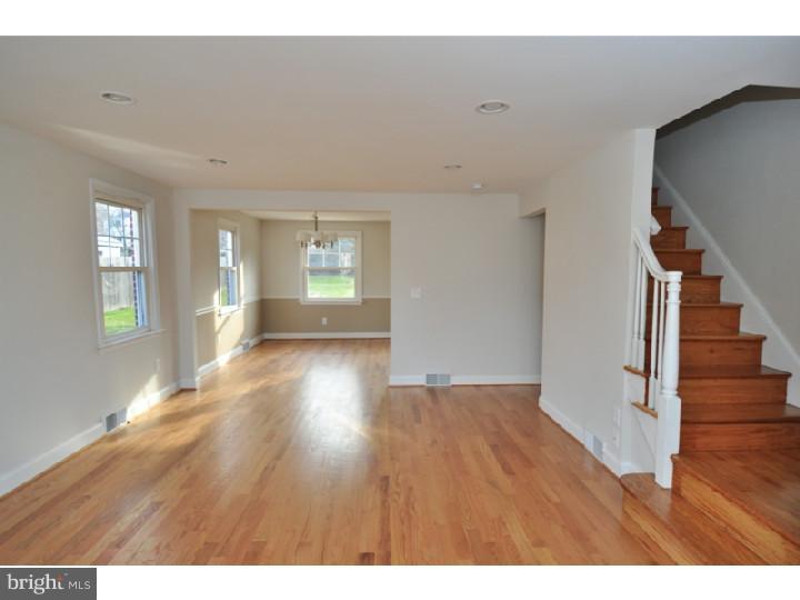 322 Larchwood Road Springfield, PA 19064 - Photo 3 of 25 Living Room