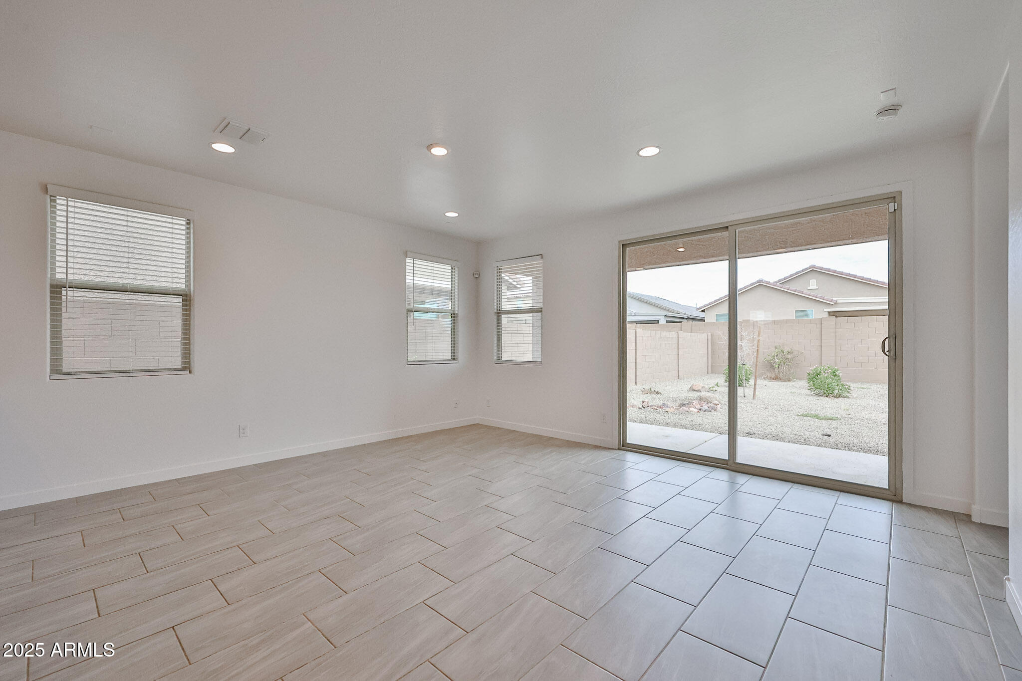 16828 West Evergreen Road Waddell, AZ 85355 - Photo 5 of 32 B (2)