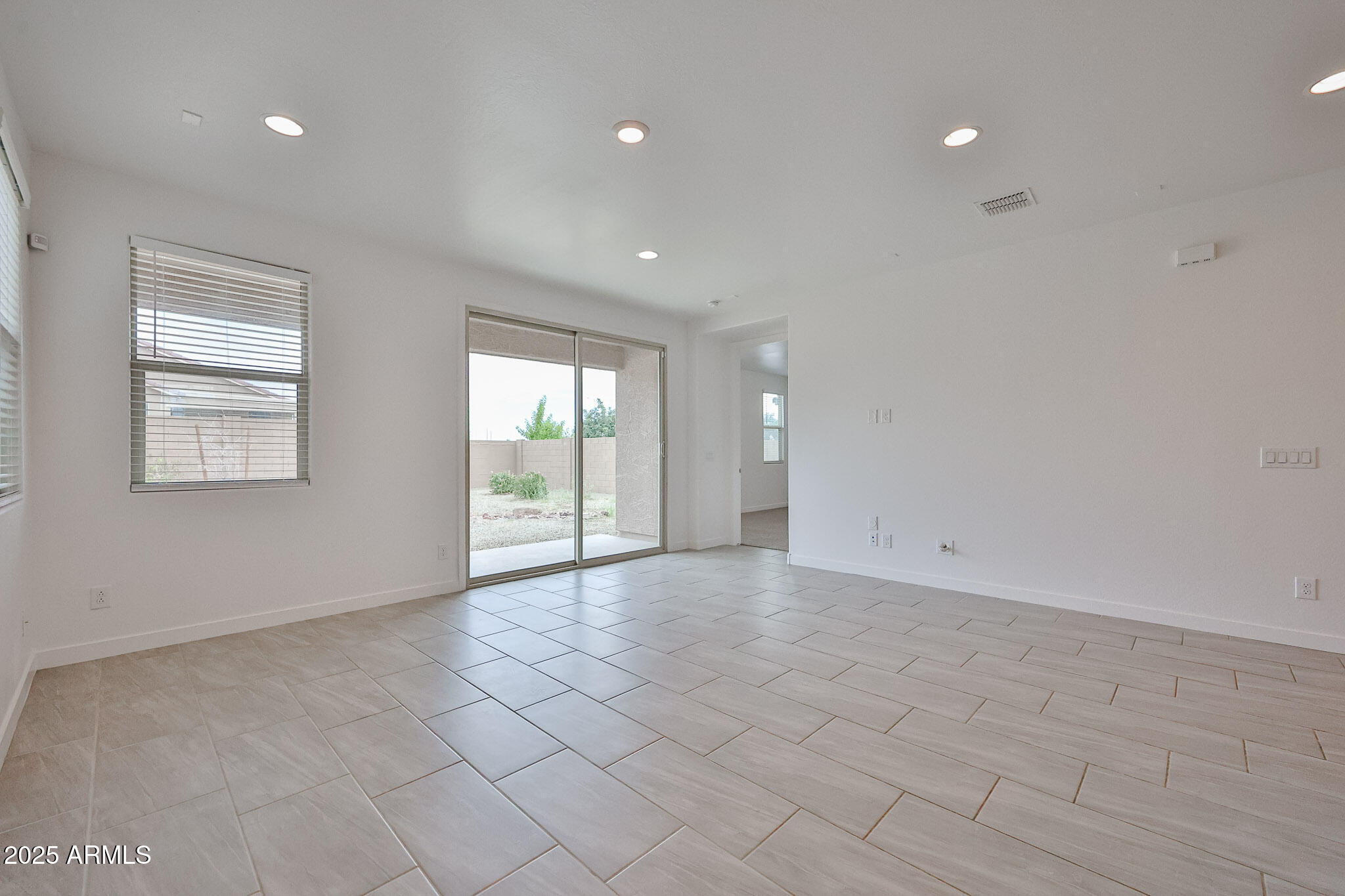 16828 West Evergreen Road Waddell, AZ 85355 - Photo 6 of 32 B (3)