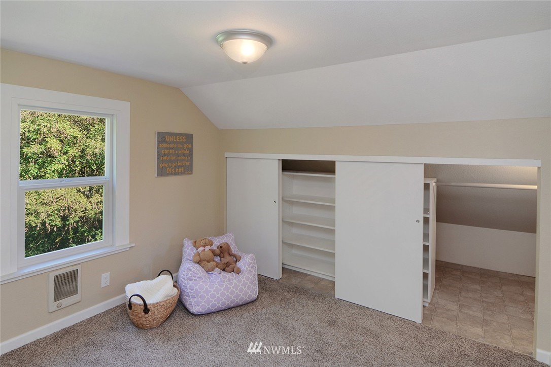 10958 Olalla Valley Road Southeast Olalla, WA 98359 - Photo 17 of 25 Gallery Image 17