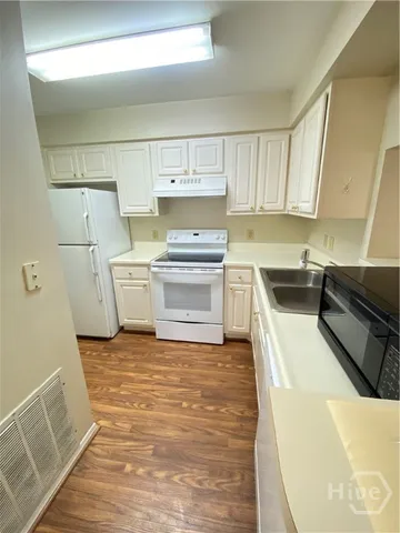 $1,600 | 12300 Apache Avenue, Unit 311, Savannah, GA 31419