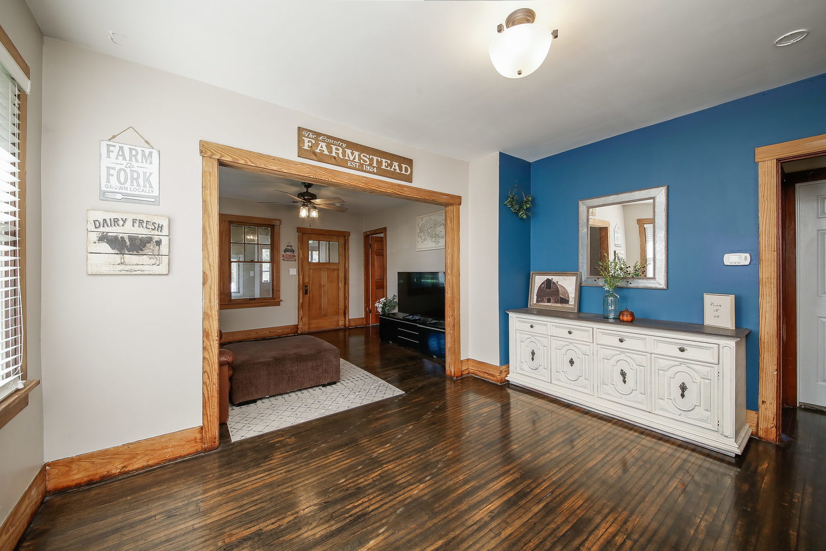 10N835 Rippburger Road Elgin, IL 60124 - Photo 6 of 20 a view of a living room