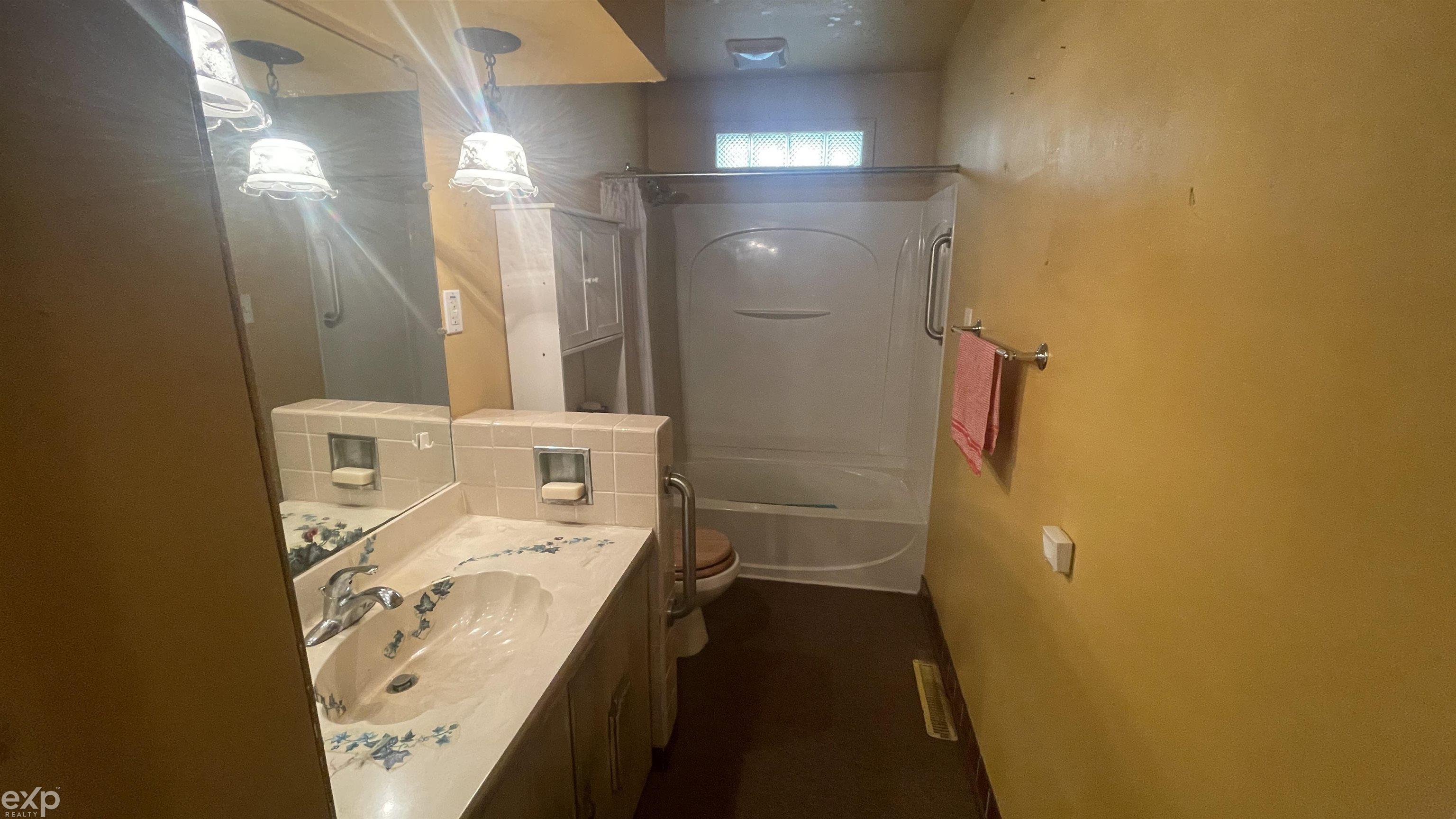 3402 South Irish Road Davison, MI 48423 - Photo 8 of 29 50089371-7.JPG